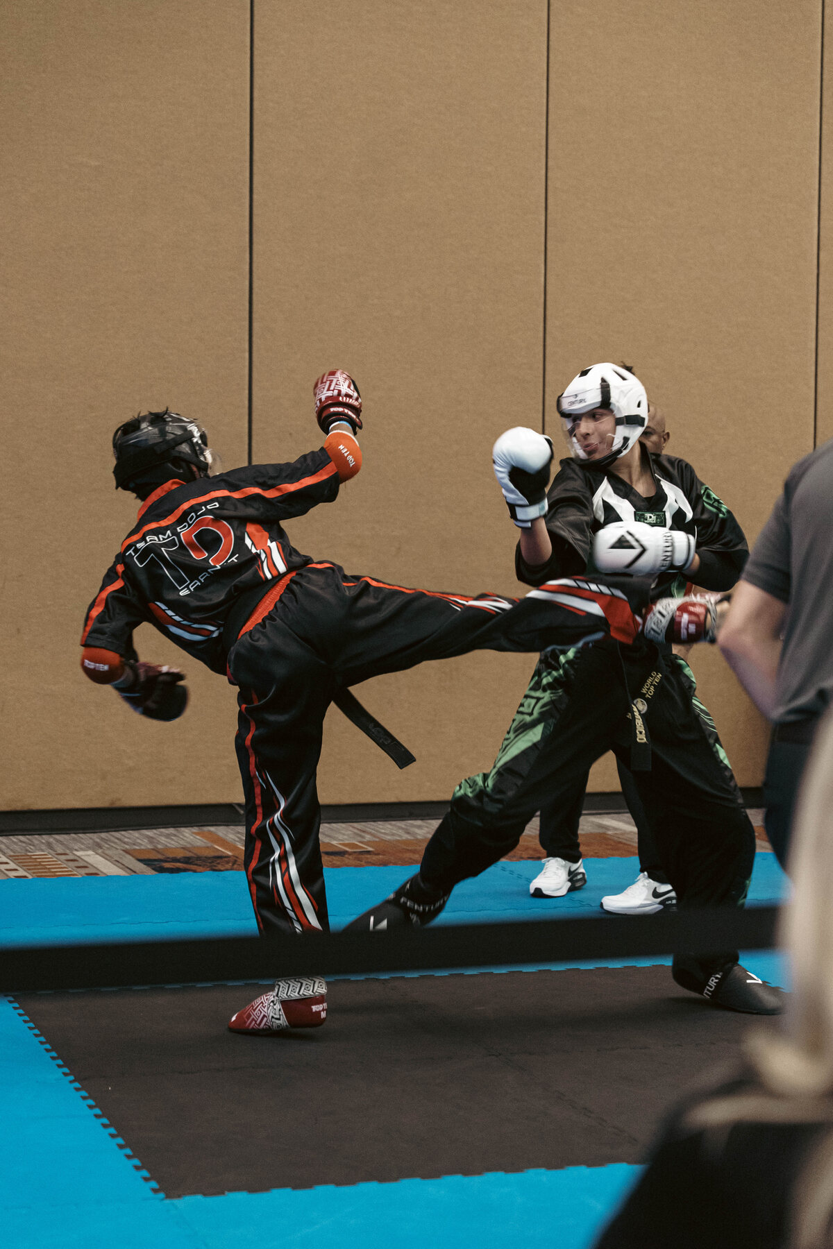 Kam Dawson demonstrating fighting technique at the Memphis Open